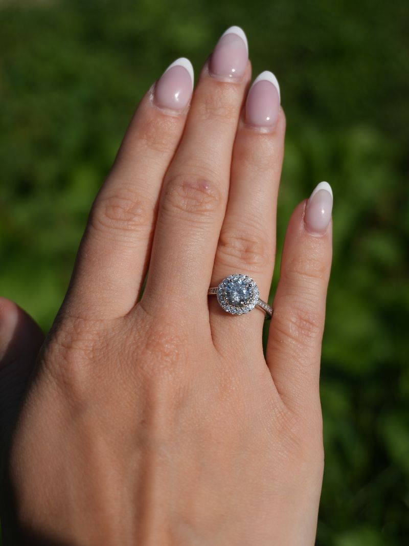 Anello Emilia– Solitario Moissanite Halo doppia corona 7mm | Argento 925