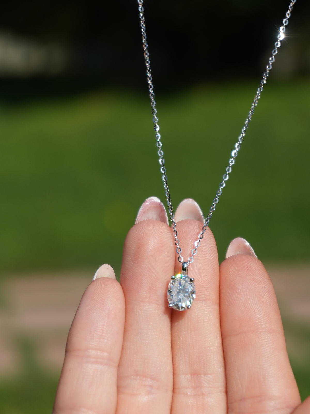 Collanina Ezra – Collana Moissanite Punto Luce ovale 6*8 mm | Argento 925
