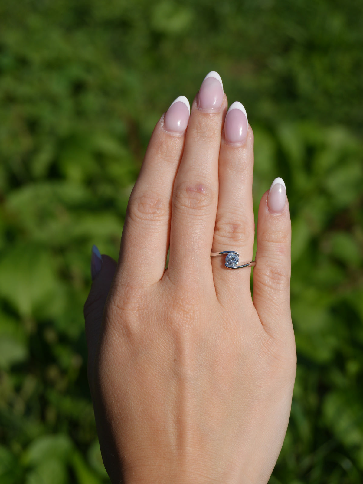 Anello Giselle– Solitario bypass Moissanite 5 mm | Argento 925