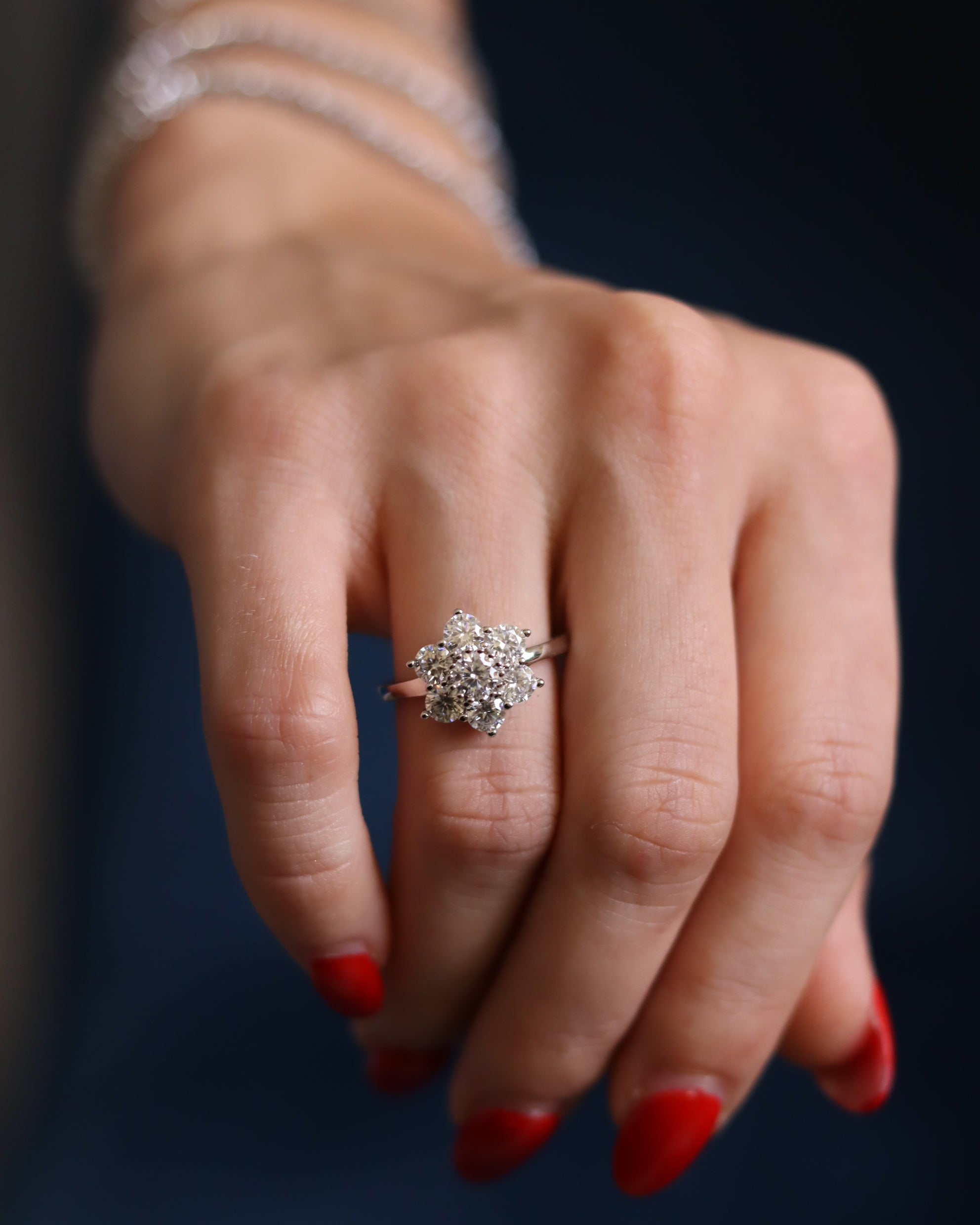 Anello Elleboro – Anello Moissanite Fiore 4.5mm + Petali 4mm | Argento 925