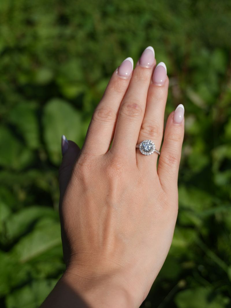 Anello Emilia– Solitario Moissanite Halo doppia corona 7mm | Argento 925
