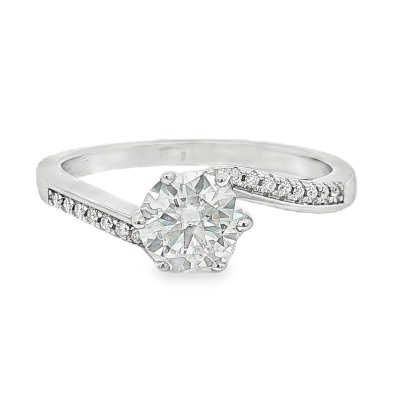 Anello Amanda – Solitario Moissanite 6 mm 6 griffe Gambo twist Pavé | Argento 925