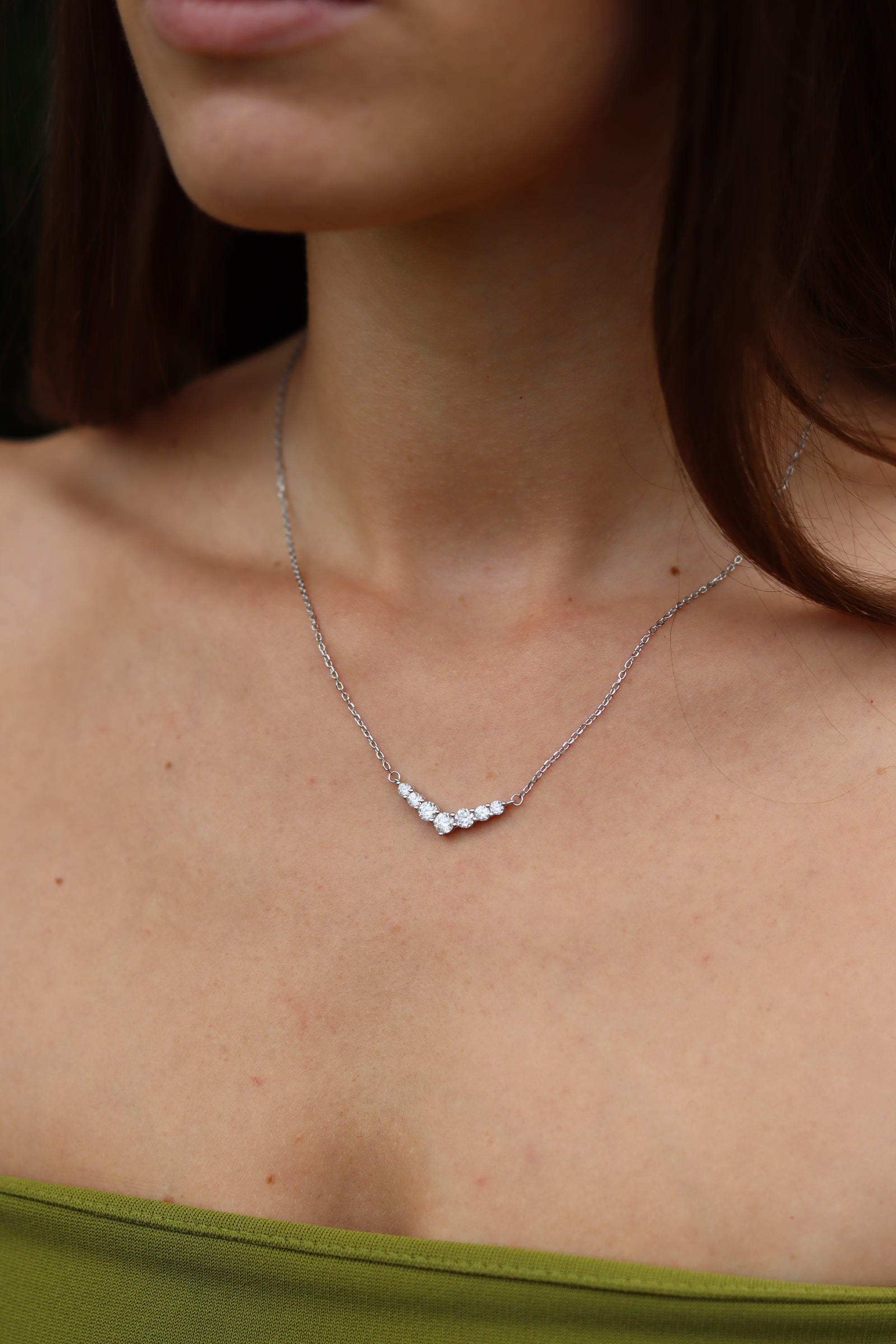 Collanina Coreopsis– Collana Moissanite a V con 7 Pietre a scalare | Argento 925