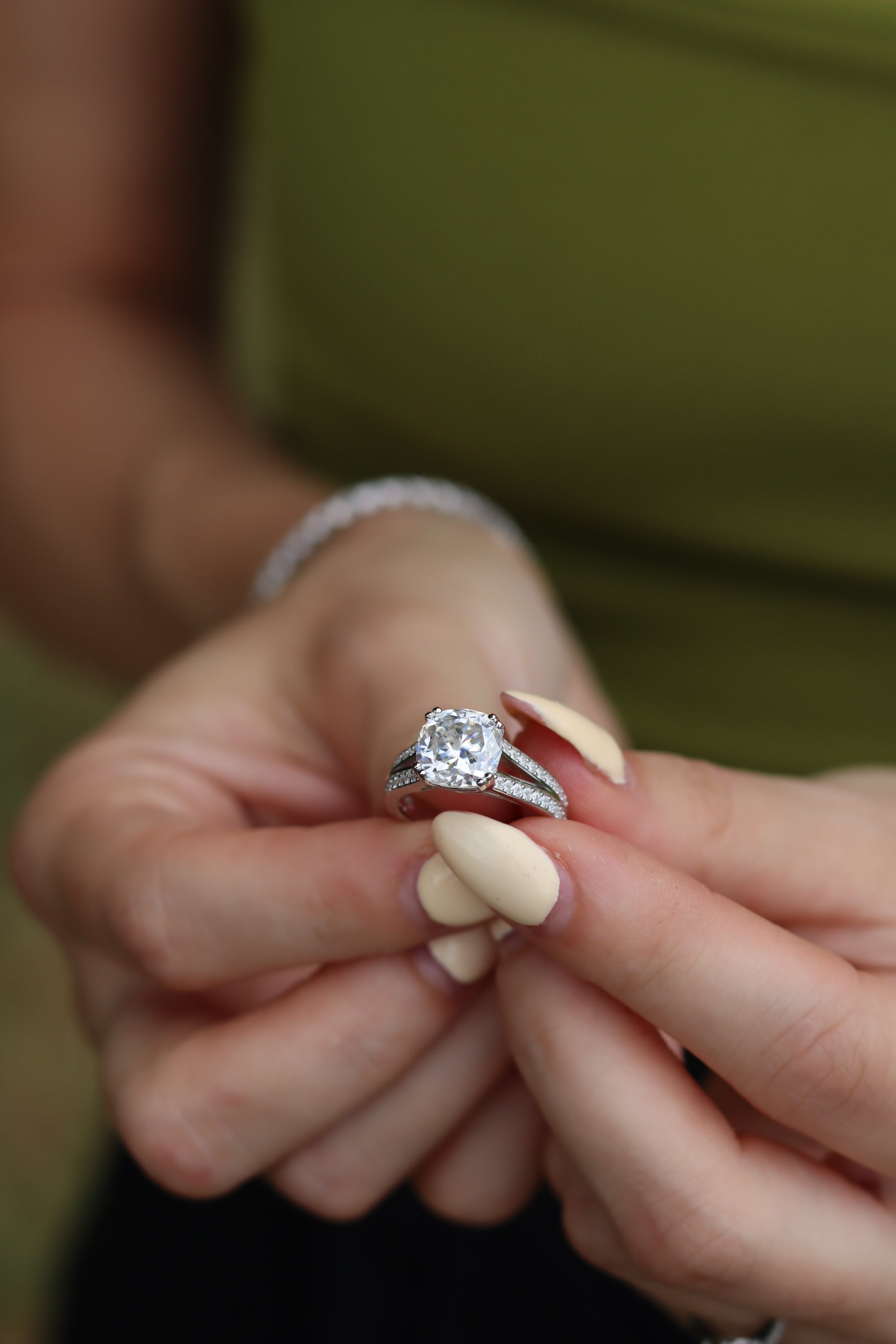 Anello Bali– Solitario Moissanite 9mm 4 Griffe | Argento 925