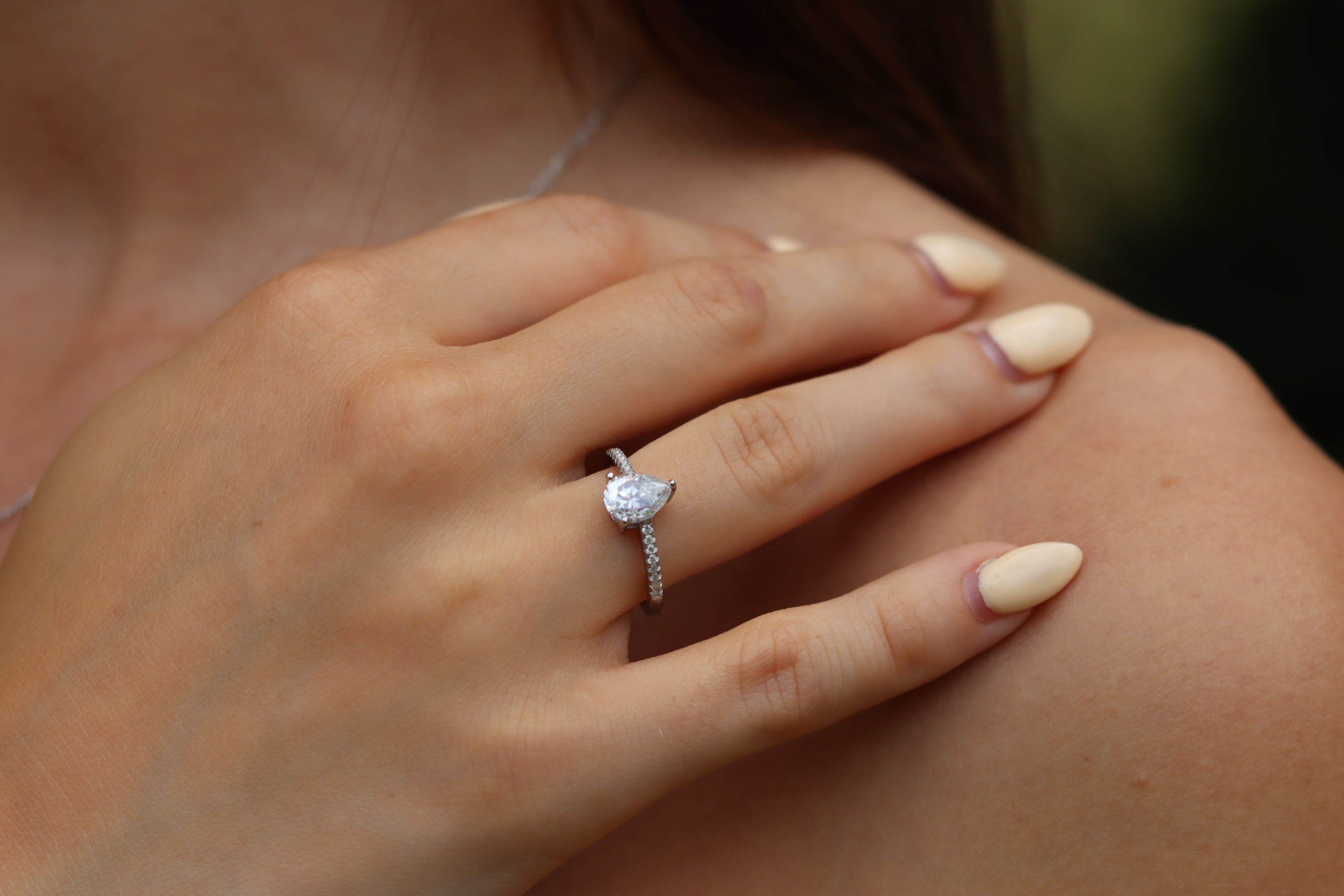 Anello Zagara – Solitario Moissanite 6*8mm 3 Griffe | Argento 925