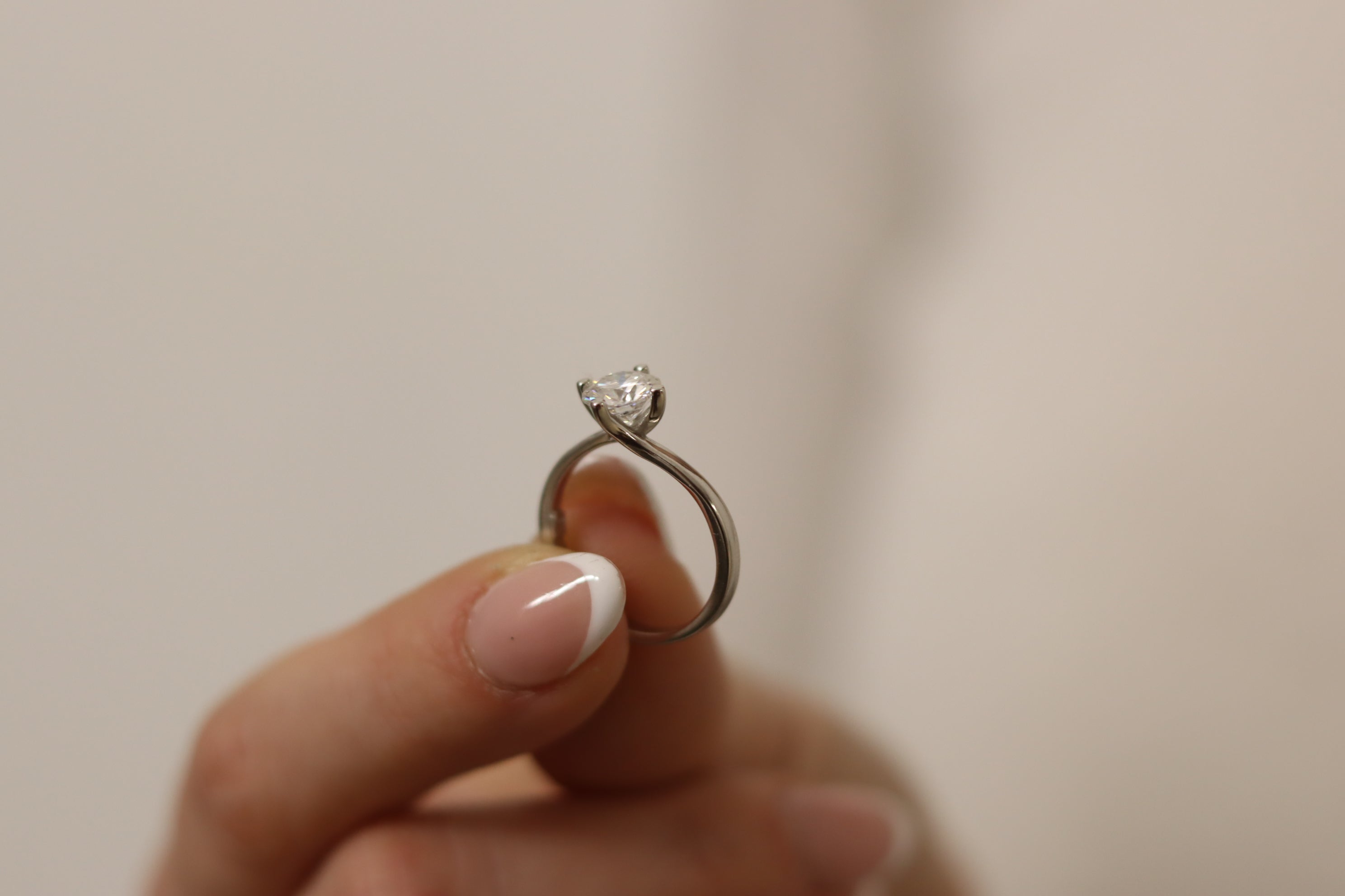 Anello Ortensia – Solitario Valentino Moissanite 6mm | Argento 925